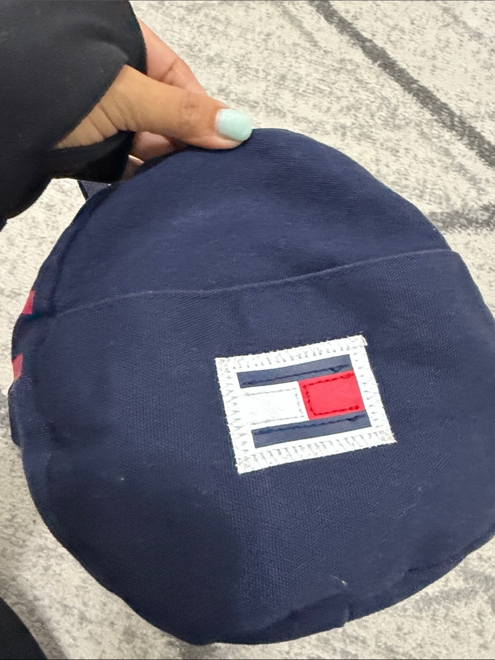 Tommy Hilfiger Small Duffle Bag - Picture 4 of 8